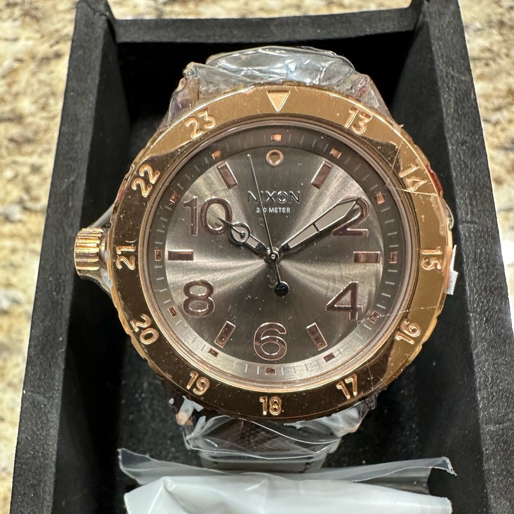 Nixon 38-20 watch. NWT. Rose gold and taupe.